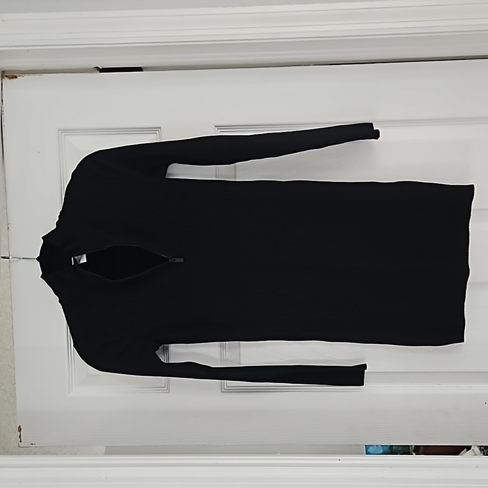 NWT. H&M 1/4 ZIPP LONG-SLEEVE DRESS. SIZE SMALL. COLOR BLACK
